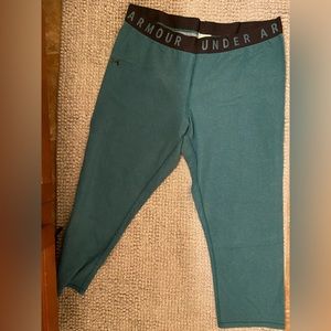 Large Turquoise Under Armor Cotton Legging